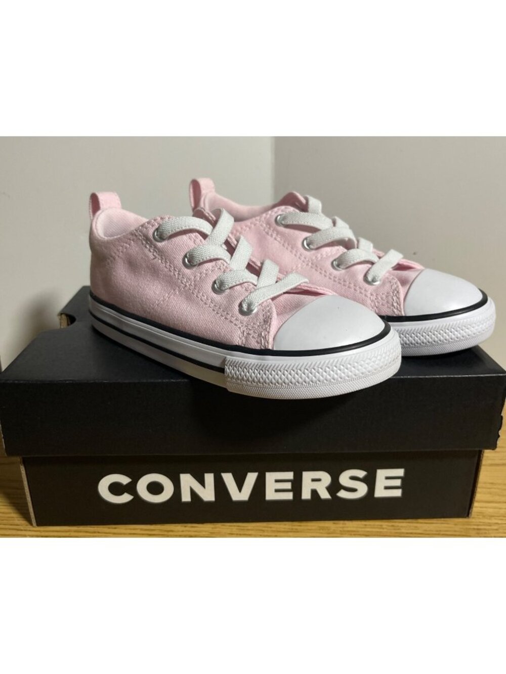 Converse Kids CTAS Madison Ox Sneakers Sugar Berry Pink  Size 10